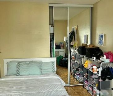 1 ROOMMATE/PINK TRINITY BELLWOODS 3 BED APARTMENT - Photo 1