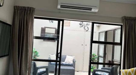 Spacious bedroom available - Photo 3