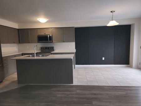 For Lease - 2 Utter Place, Hamilton, Ontario - Photo 2