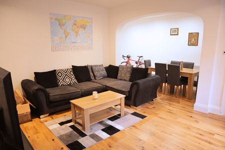 Room in a Shared Flat, Philbeach Gardens, SW5 - Photo 2