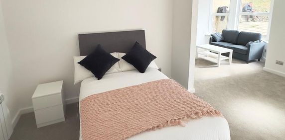 Studio to rent - Photo 2