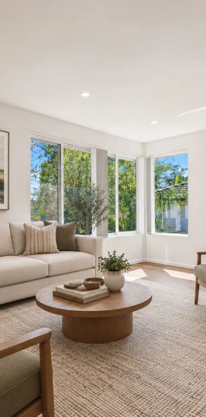 Fully renovated home, Hornsby North Public School catchment - Photo 1