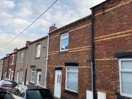 2 bedroom terraced house to rent - Photo 4