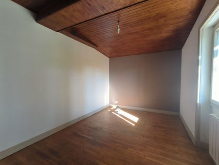 Appartement à louer, RUFFEC - Photo 2