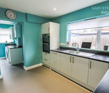 2 bedroom semi-detached bungalow to rent - Photo 2