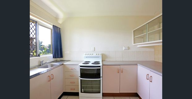 Low-maintenance living with private courtyard - Photo 1