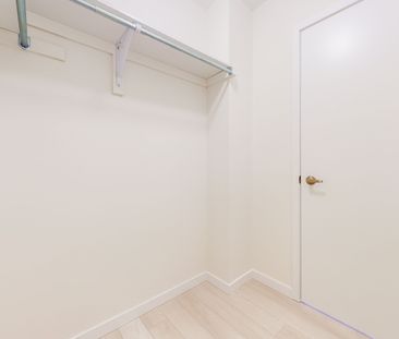 For Lease - 10 Seacoasts Circle, Vaughan, Ontario - Photo 6