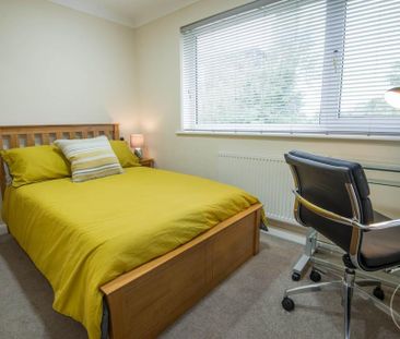 4 bedroom semi-detached house to rent - Photo 2