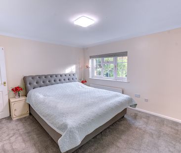 3 bed detached bungalow to rent in Twatling Road, Birmingham, B45 - Photo 3