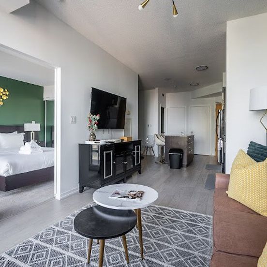 Bremner Boulevard - Photo 1