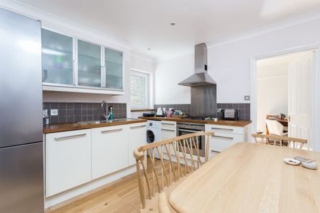 2 Bed Flat, Larkhall Rise, SW4 - Photo 5