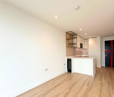 Studio Flat, Waterview House, NW10 - Photo 1