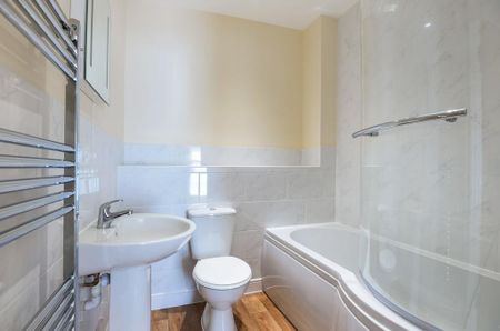 2 bedroom ground floor flat to rent - Photo 3