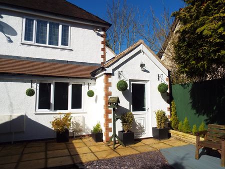 2 bedroom flat to rent - Photo 5