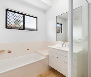 Great Size Family Home! - Photo 6