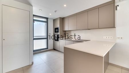 Alquiler de ático en Avenida Diego Velazquez - Photo 2