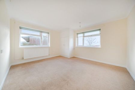 4 bedroom bungalow to rent - Photo 2