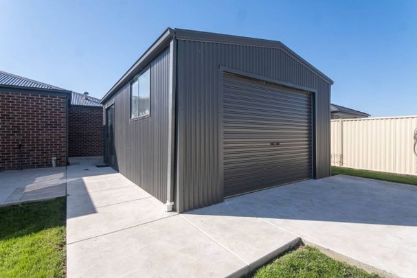 Spacious, Stylish & Feature-Packed Family Home in Prime Shepparton Location! - Photo 1