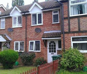 The Heathers, Staines-upon-thames, TW19 - Photo 1