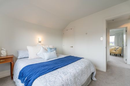 Comfortable, Private Living - Photo 5