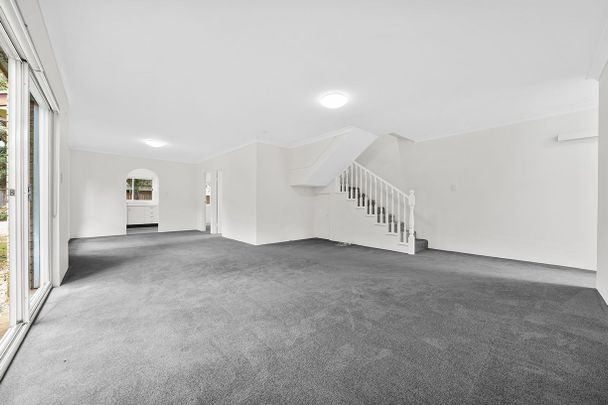 Dual level townhome in a quiet location- close to buses, park and local shopping district - Photo 1