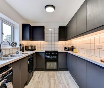 1 bedroom in a house share to rent - Photo 4