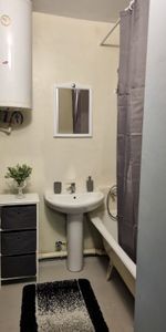 Garsoniera la etajul 1 zona Stupini - Fotografie 3