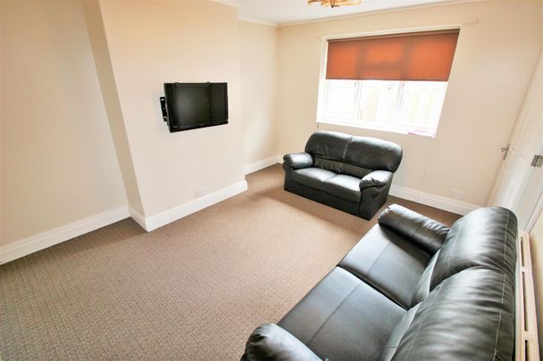 St. Michaels Lane, Headingley, LS6 3BR, Leeds - Photo 1