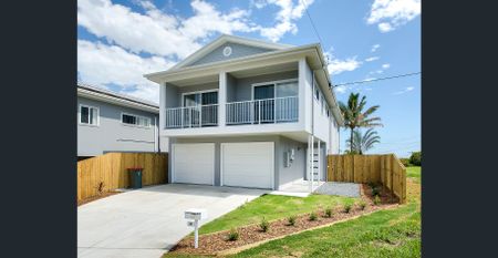 MODERN, FULLY FURNISHED, DESIGNER APARTMENT IN WYNNUM - Photo 5