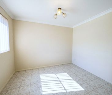 COMFORTABLE AND CONVENIENT LOCATED TOWNHOUSE - Photo 5