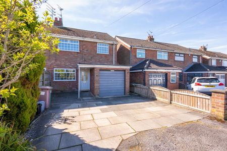 3 Bedroom Semi-Detached House for Rent - Photo 2