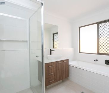 16 Lord Howe Cct, Banya, Qld 4551 - Photo 5