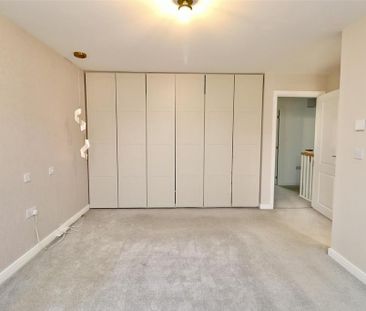 4 bedroom detached house to rent - Photo 4