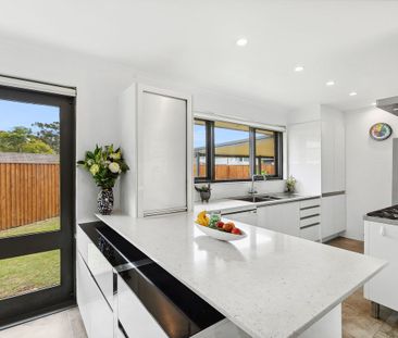Spacious Family Home in Sought-After Killarney Heights - Photo 6
