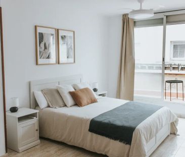 Room in a shared 4-bedroom apartment for rent in El Gòtic. - Photo 5