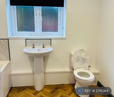 3 bedroom end of terrace house to rent - Photo 1