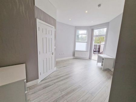 House share to rent - Photo 3