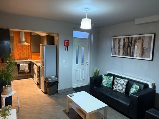 5 bedroom terraced house to rent - Photo 1