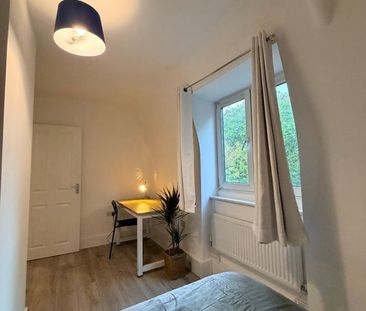 Room in a Shared House, Netherby House, SW8 - Photo 1