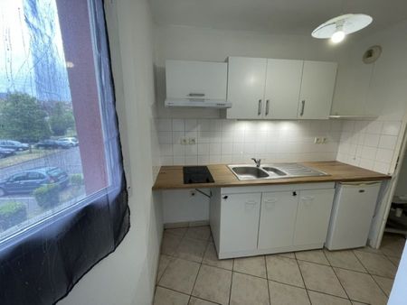 BEL APPARTEMENT EN RESIDENCE SECURISEE AVEC BALCON ET PARKING - Photo 4