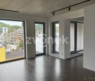 Pronájem luxusního bytu 1+kk s balkonem a možností krytého parkován... - Фото 5