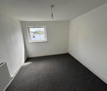 3 bedroom flat to rent - Photo 4