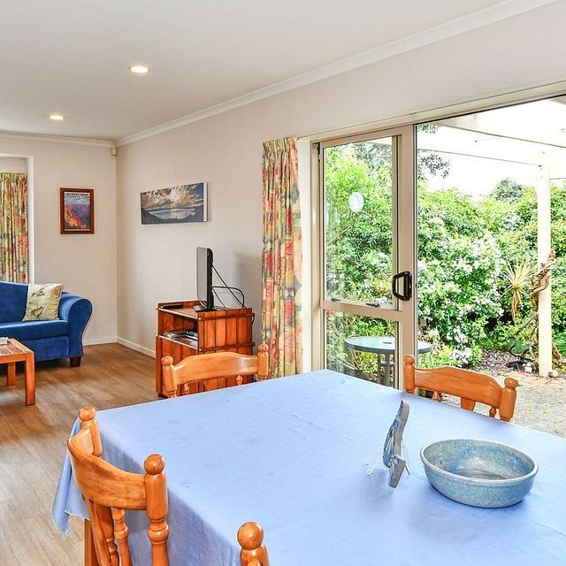 Charming 3BR Wattle Downs Retreat - Photo 1