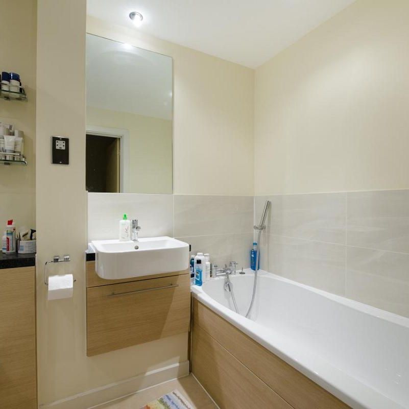 2 bedroom maisonette in 77 Prebend Street - Photo 1