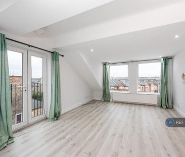 3 bedroom flat to rent - Photo 1