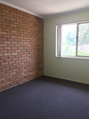 THREE BEDROOMS TOWNHOUSE WITH NEW AIR CONDITION - Photo 1