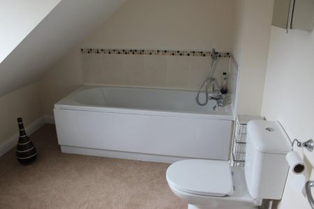 3 bedroom semi-detached house to rent - Photo 4