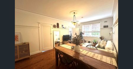 Charming art deco two bedroom apartment! - Photo 2