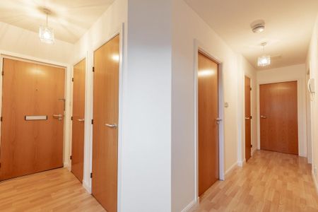 2 bedroom flat to rent - Photo 2