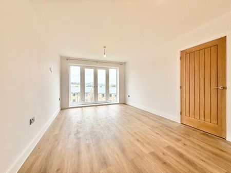 2 bedroom flat to rent - Photo 2